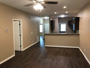 615 Pecan Ct, Unit 615 in Paris, TX - Foto de edificio - Building Photo