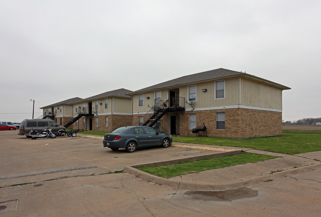 Bear Creek Apartments in Ferris, TX - Building Photo