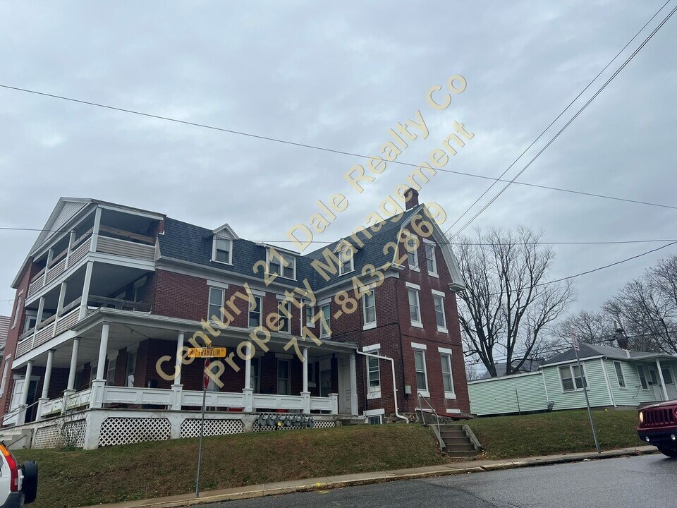 362 W Broadway in Red Lion, PA - Building Photo