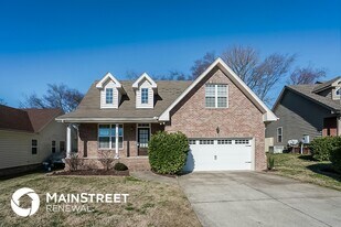 320 Sea Biscuit Dr in Gallatin, TN - Building Photo