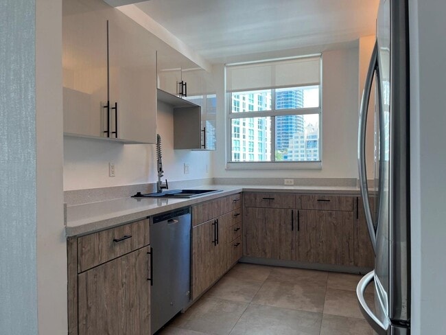 1250 S Miami Ave, Unit 1414 in Miami, FL - Building Photo - Building Photo