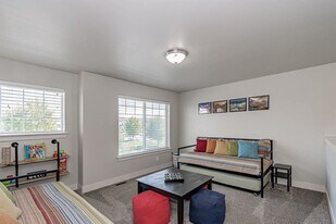 1120 Monroe Dr in Rexburg, ID - Building Photo