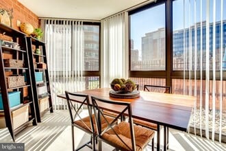 1001 N Randolph St, Unit 104 in Arlington, VA - Foto de edificio - Building Photo