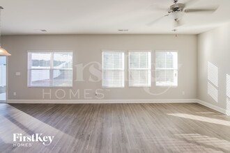 9220 Evans Creek Ct in Charlotte, NC - Foto de edificio - Building Photo