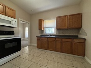 800 N Grimes St in McPherson, KS - Building Photo - Building Photo