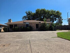 2411 Springmont Ct in Arlington, TX - Building Photo