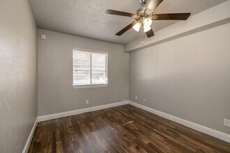 Riverfalls at Bellmar in Dallas, TX - Foto de edificio - Interior Photo
