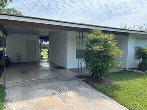 103 Poco Vista Dr S in Kerrville, TX - Building Photo - Building Photo