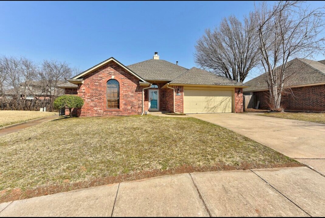 4921 Portland St in Norman, OK - Building Photo