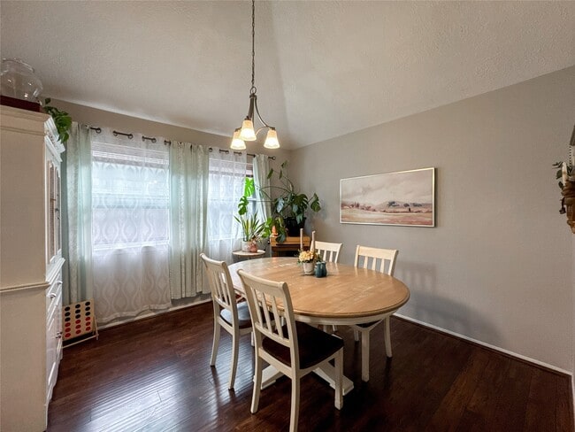 property at 2909 Laurelridge Dr