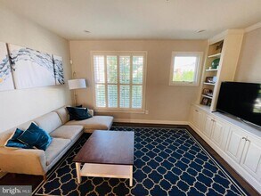 924 Pete Jones Way in Alexandria, VA - Building Photo - Building Photo