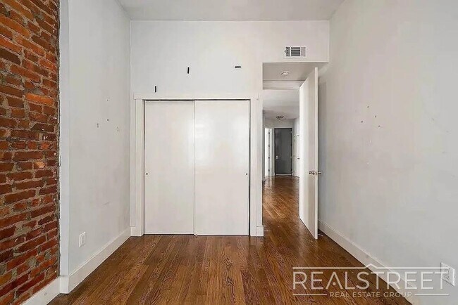 Newly Updated 3-Bedroom with Great Light & On-Site Laundry in Brooklyn, NY - Building Photo - Building Photo