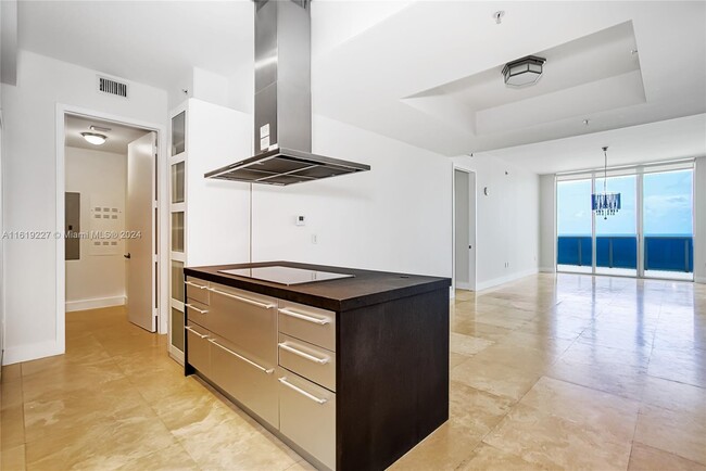 18201 Collins Ave in Sunny Isles Beach, FL - Building Photo - Building Photo