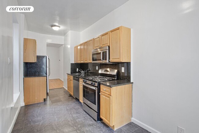 156 Columbus Ave in New York, NY - Building Photo - Building Photo