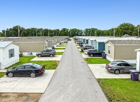Maplewind in Ogden, KS - Building Photo