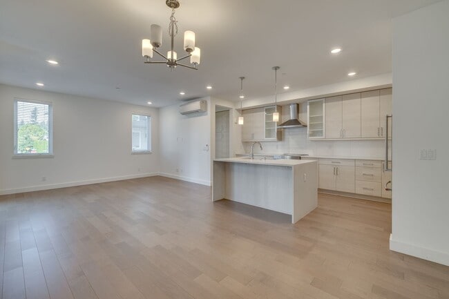 23115 NE 8th St in Sammamish, WA - Building Photo - Building Photo