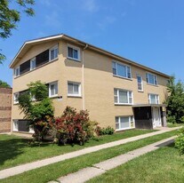 5852 W Irving Park Rd in Chicago, IL - Building Photo