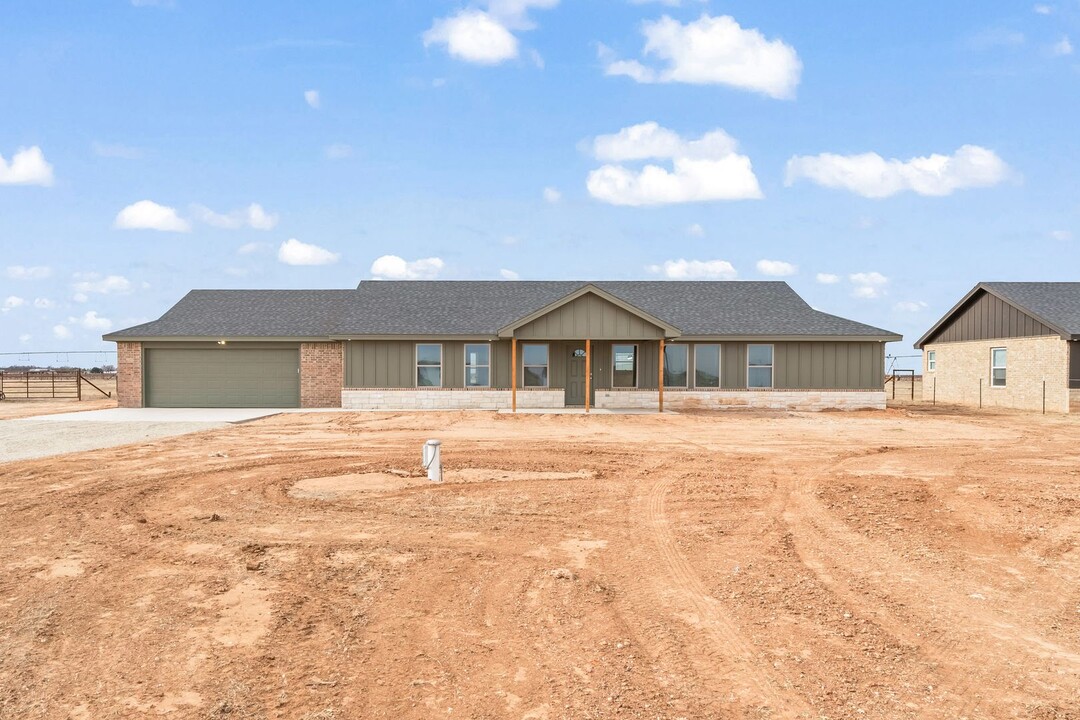 10513 N County Rd 2800 in Lubbock, TX - Building Photo