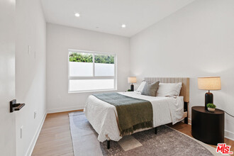 1530 S Hayworth Ave in Los Angeles, CA - Building Photo - Building Photo