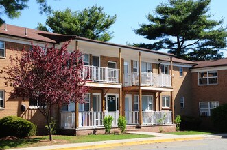 Trafalgar Gardens in Edison, NJ - Building Photo - Building Photo