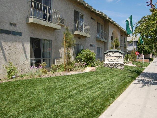 Stoneridge Apartments in Bellflower, CA - Building Photo