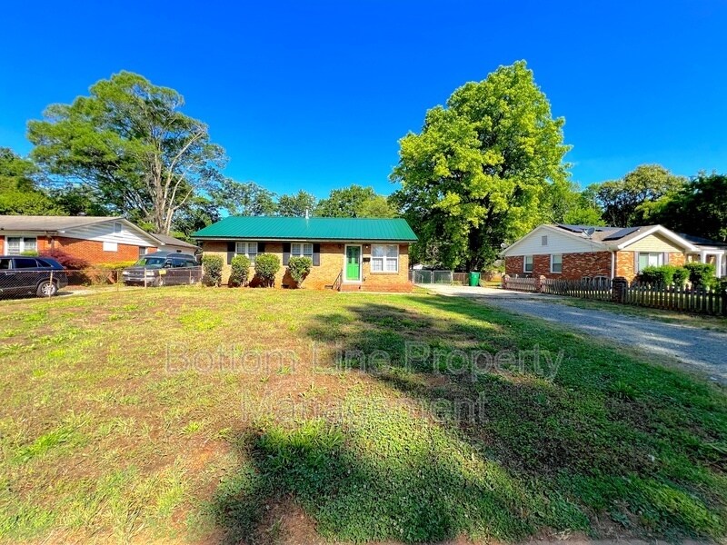 801 Ridgedale Ct in Charlotte, NC - Building Photo