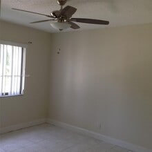16246 Laurel Dr in Weston, FL - Building Photo - Building Photo