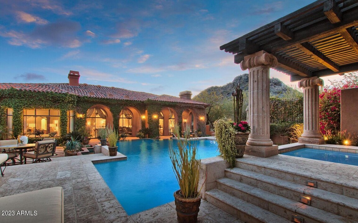 16469 N 113th Way in Scottsdale, AZ - Foto de edificio