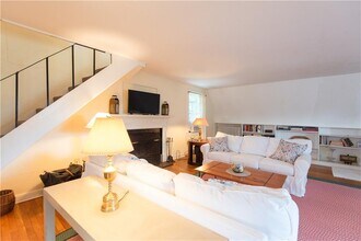 2 Red Cross Terrace in Newport, RI - Building Photo - Building Photo