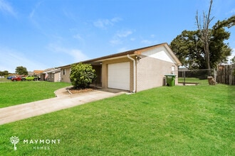 1025 Ireland Dr in Deltona, FL - Building Photo - Building Photo