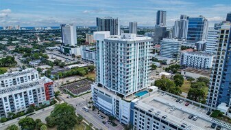 315 NE 3rd Ave, Unit 902 in Fort Lauderdale, FL - Building Photo