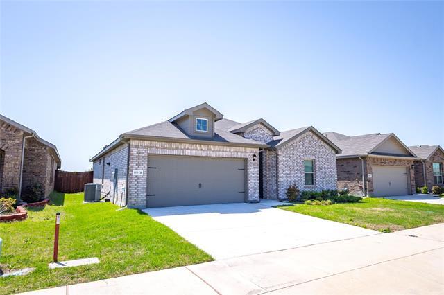 8513 Centerboard Ln in Fort Worth, TX - Foto de edificio - Building Photo