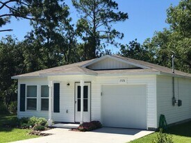 7370 Centerwood Ave in Weeki Wachee, FL - Building Photo