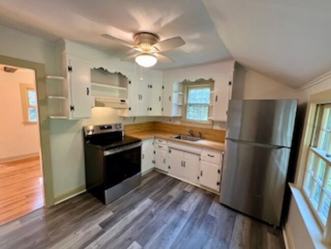 604 Huckleberry Hill Rd in Avon, CT - Building Photo - Building Photo
