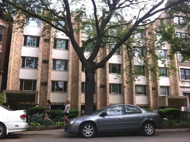 510 W Fullerton Pkwy in Chicago, IL - Building Photo