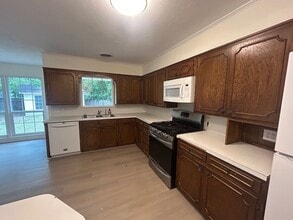 406 Pierce St in McGregor, TX - Building Photo - Building Photo