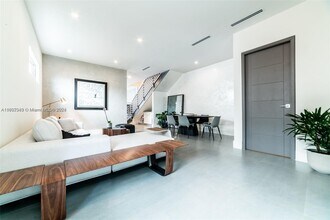 3063 Carter St in Miami, FL - Foto de edificio - Building Photo