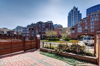 400-4400 Eau Claire Ave SW in Calgary, AB - Building Photo - Building Photo