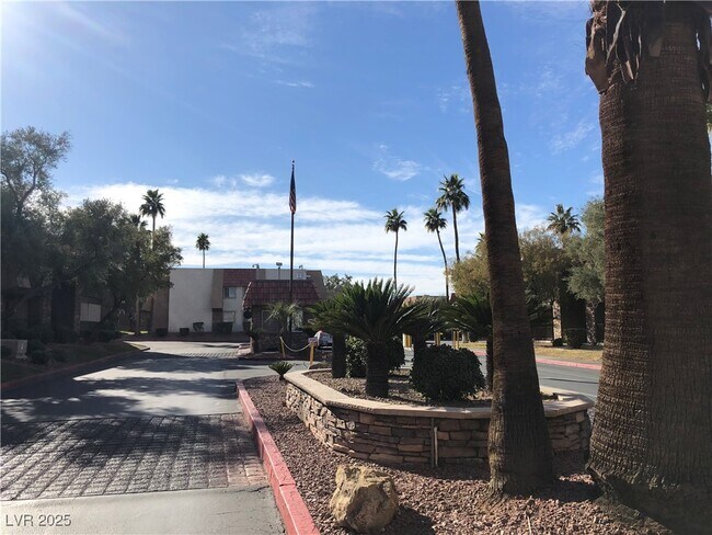 4943 Indian River Dr in Las Vegas, NV - Building Photo - Building Photo