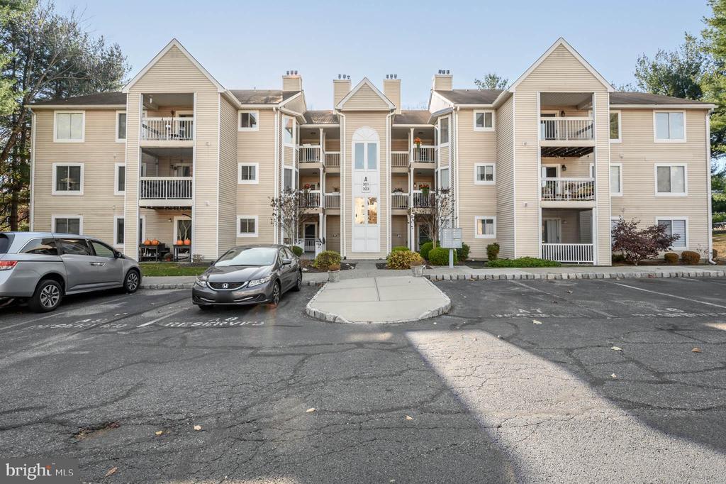317 Silvia St in Ewing Township, NJ - Building Photo