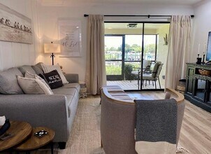 646 Yardarm Dr in Apollo Beach, FL - Building Photo - Building Photo