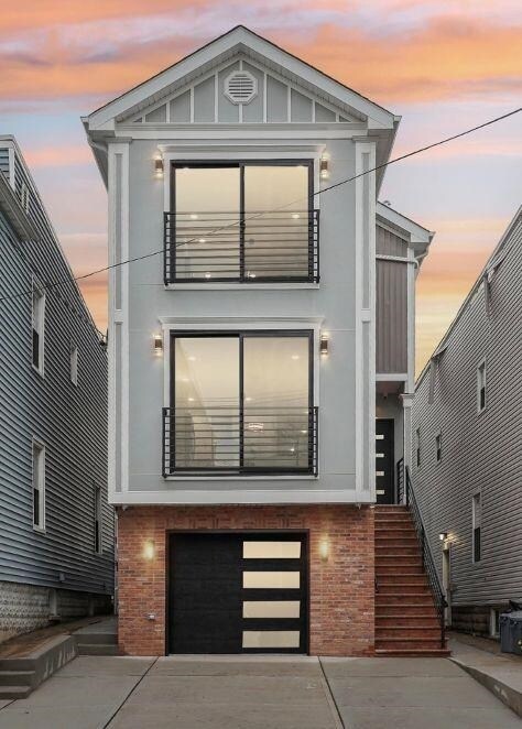27 E 16th St in Bayonne, NJ - Building Photo