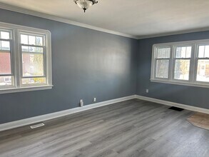 563 McCannan Ave in Peterborough, ON - Building Photo - Building Photo