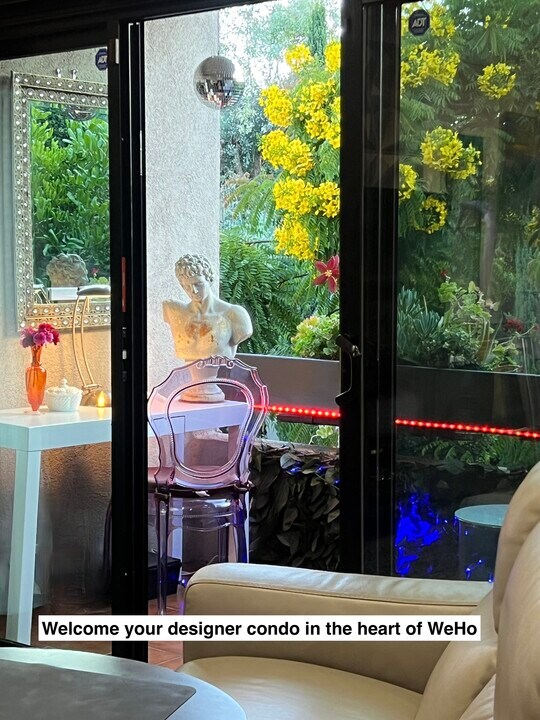 950 N Kings Rd, Unit Updated Gorgeous Condo in West Hollywood, CA - Building Photo