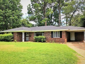 1174 Rosedale Dr in Montgomery, AL - Building Photo