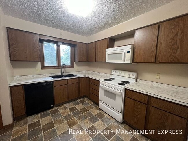 3 Bedroom 2.5 Bathroom side-by-side duplex