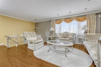 83 W Burda Pl in New City, NY - Building Photo - Building Photo