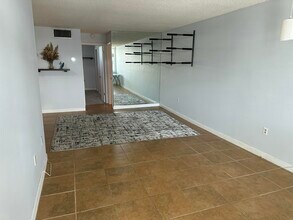 108 Paradise Harbour Blvd in North Palm Beach, FL - Foto de edificio - Building Photo