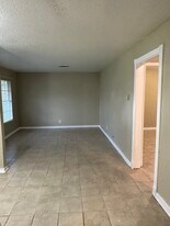 1253 Palm Dr in Orange, TX - Building Photo