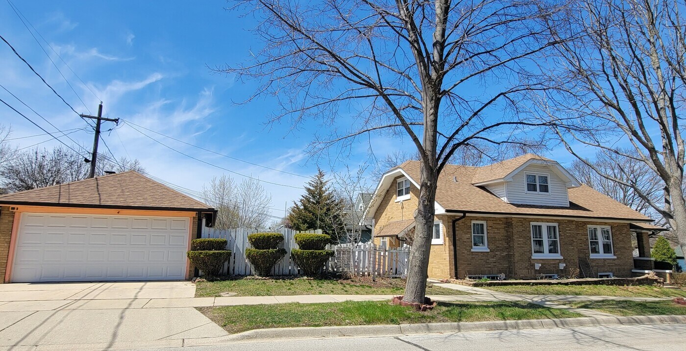 144 E Pomeroy St in West Chicago, IL - Foto de edificio